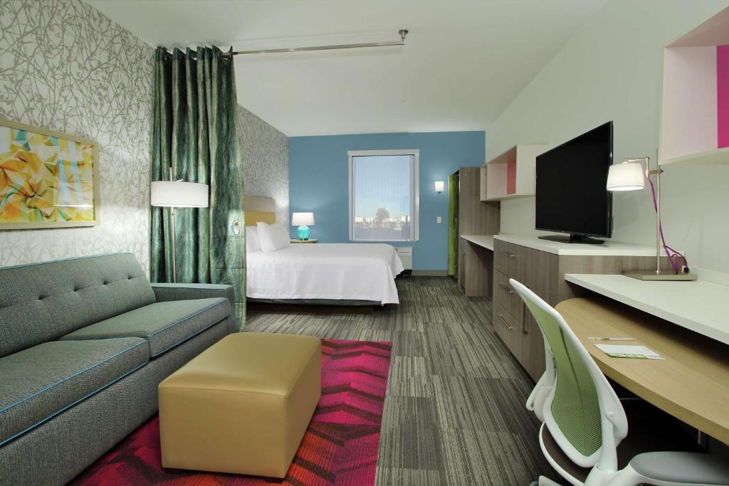 TV a/nebo společenská místnost v ubytování Home2 Suites By Hilton Port Arthur