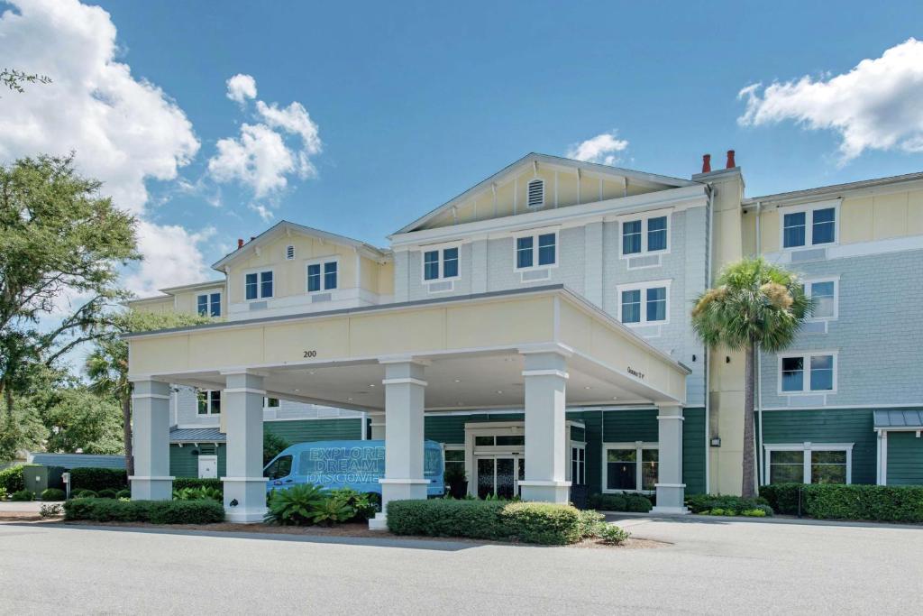 a large white building with a large porch at Hampton Inn & Suites Jekyll Island in Jekyll Island