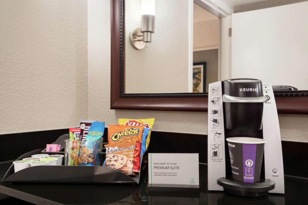 Embassy Suites Brunswick photo