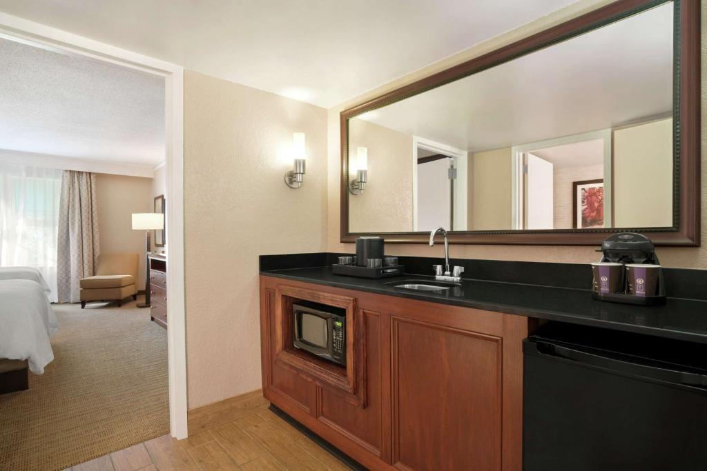 Embassy Suites Brunswick - Niet-rokende Dubbele Koningin-suite