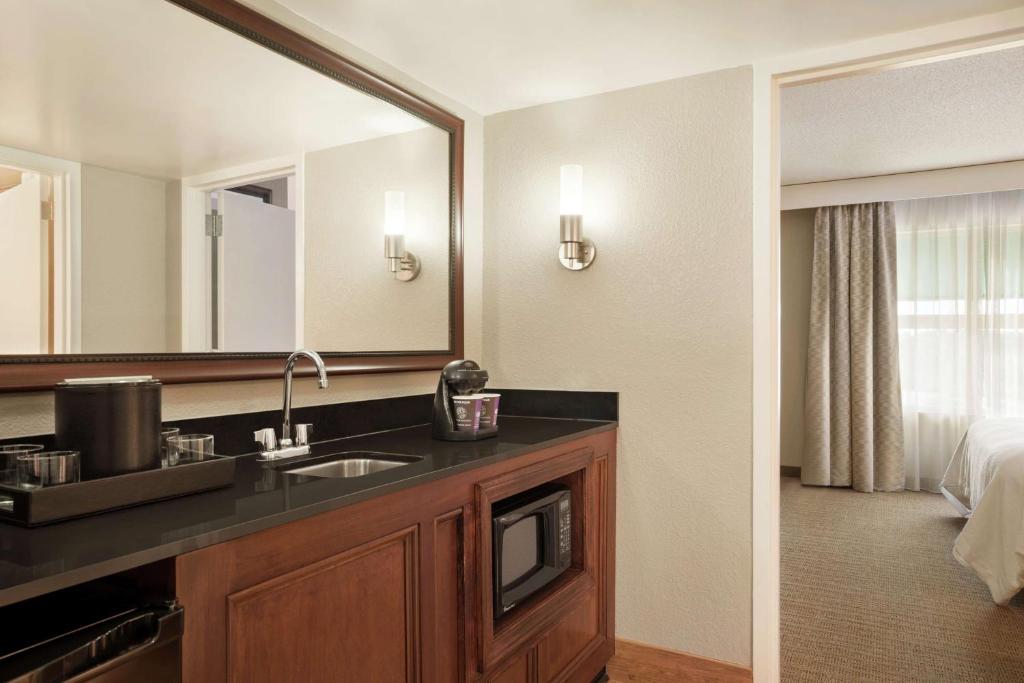 Embassy Suites Brunswick - King Suite - Niet -roken