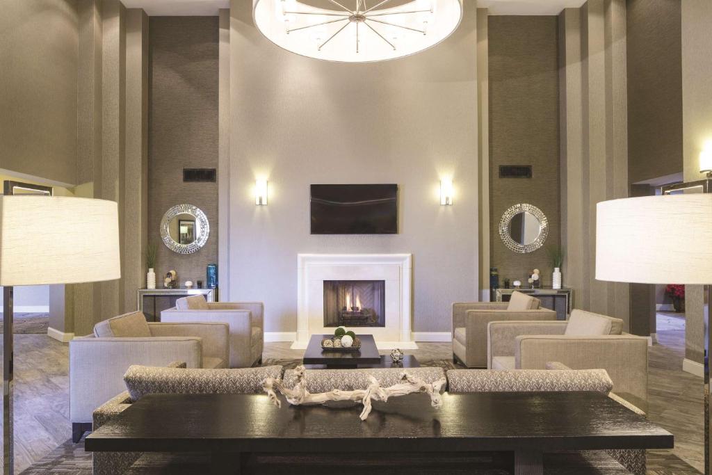 Posezení v ubytování Doubletree by Hilton Laurel, MD