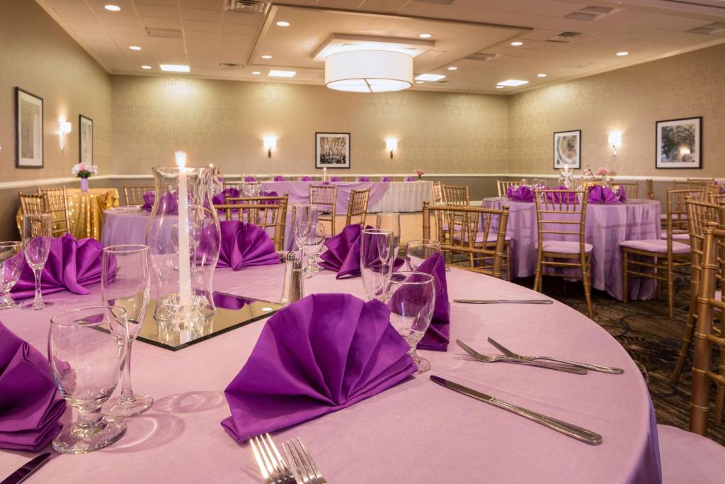 Restaurace v ubytování Doubletree by Hilton Laurel, MD