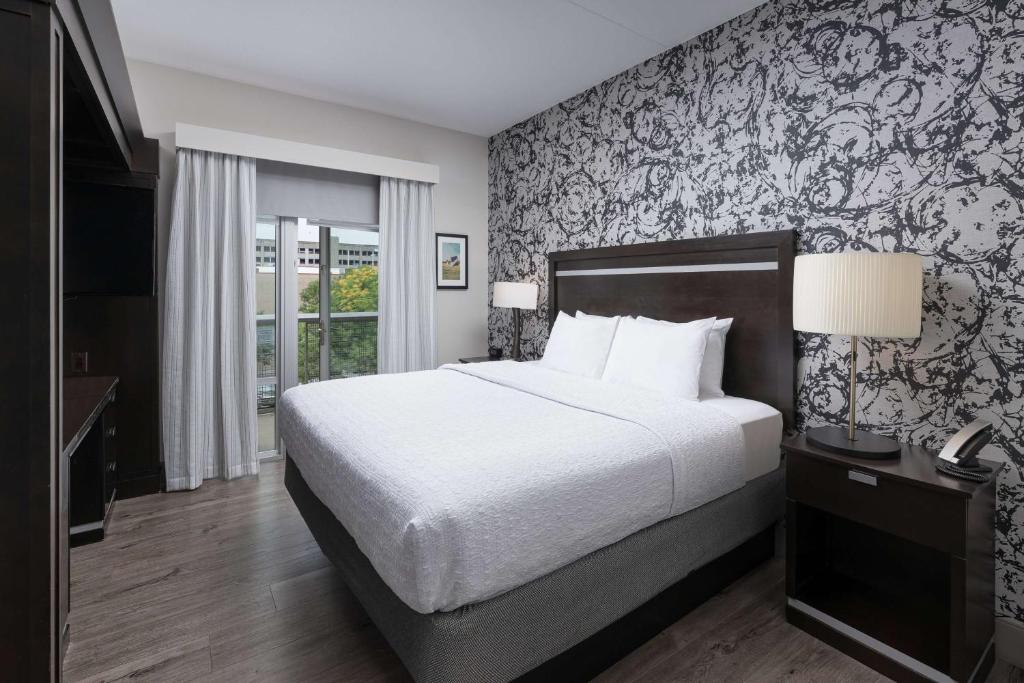 Hampton Inn & Suites Chattanooga Downtown - Suite Estudio Con Cama Extragrande - No Fumadores