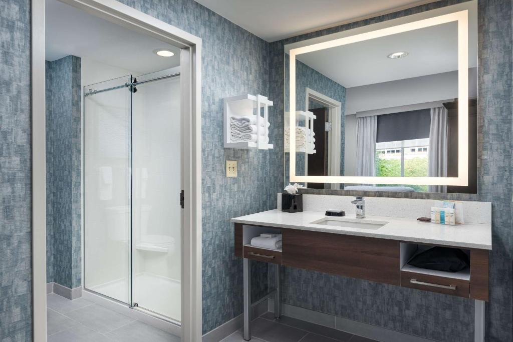 Hampton Inn & Suites Chattanooga Downtown photo