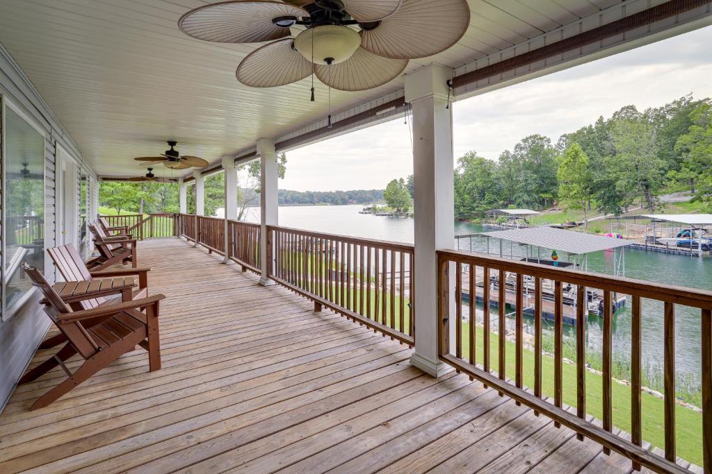 Lakefront Horseshoe Bend Home with Boat Dock!, Horseshoe Bend (updated