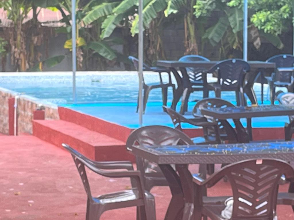 Bazén v ubytování Hotel Chulamar, Piscina y Restaurante nebo v jeho okolí