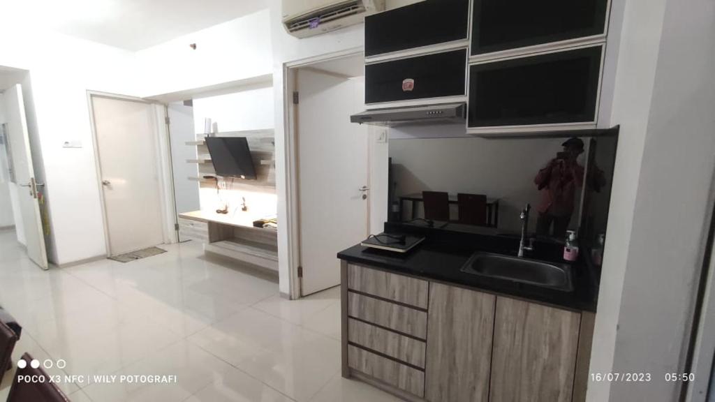 a kitchen with a sink and a counter top at CITRA INN in Tangerang