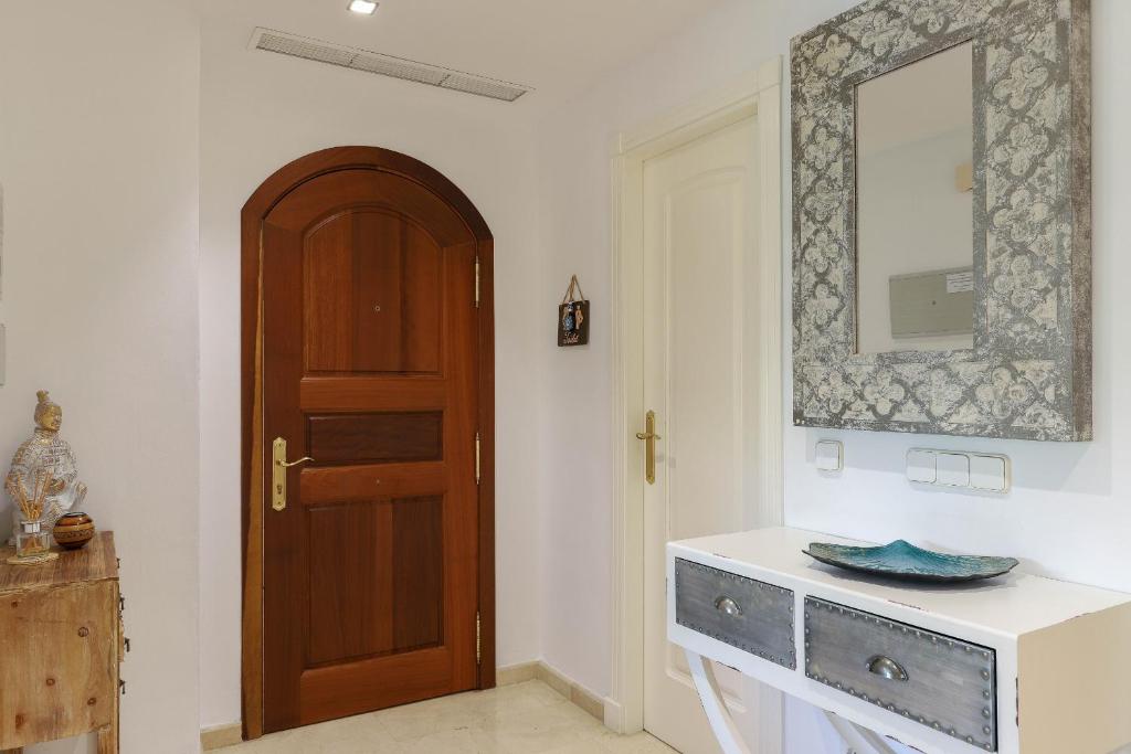Kuchyň nebo kuchyňský kout v ubytování Los Monteros Palm Beach - ground floor apartment