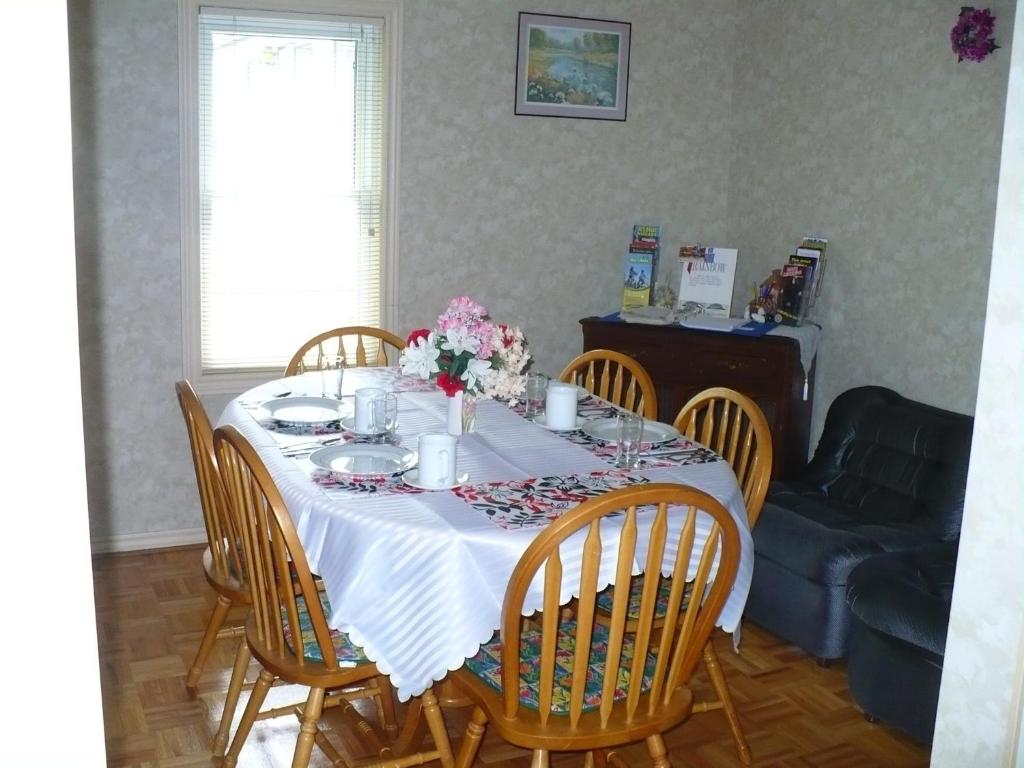 Ruang duduk di Rainbow Bed & Breakfast