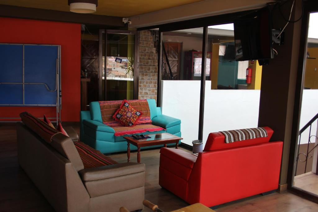 Prostor za sedenje u objektu Cuscopackers Hostels