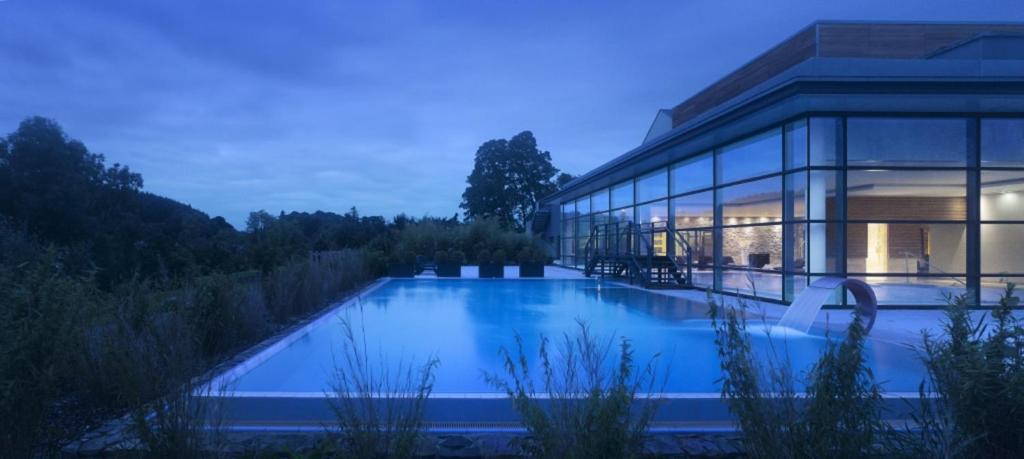 Bazén v ubytování Farnham Estate Spa and Golf Resort nebo v jeho okolí