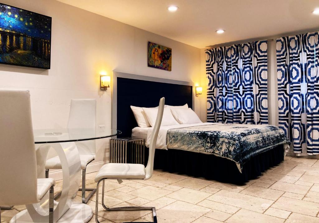 Ein Bett oder Betten in einem Zimmer der Unterkunft Retreat at Crystal Manatee