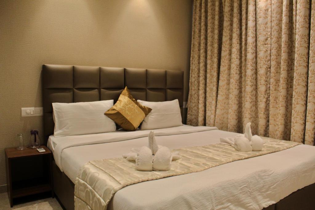 Säng eller sängar i ett rum på Maxxvalue Apartment Hiranandani Powai