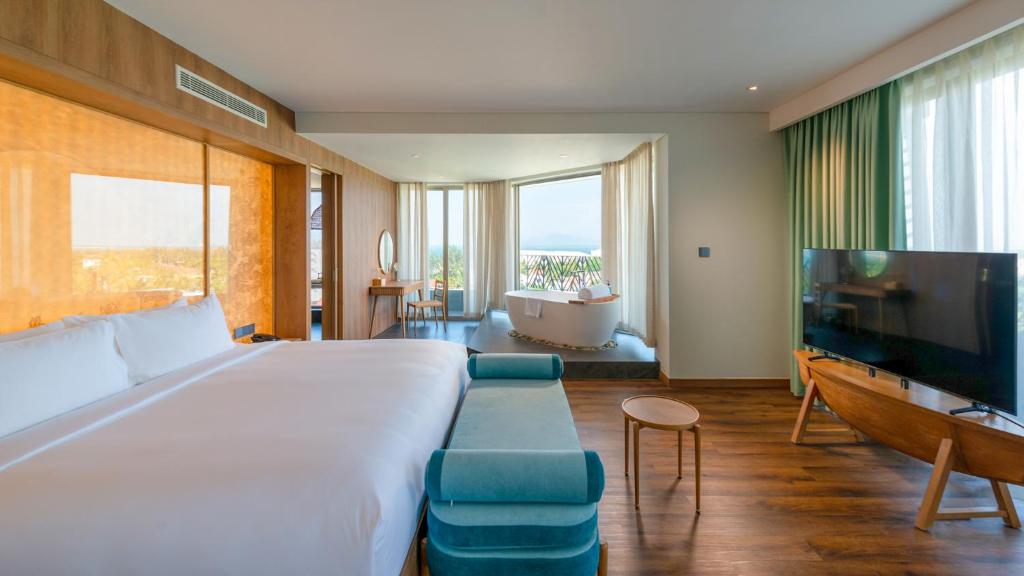 Family Suite with Daily Afternoon tea at VIP Lounge