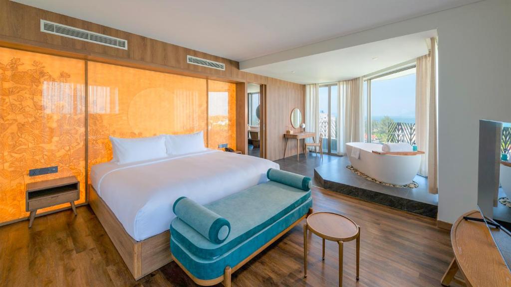 Family Suite with Daily Afternoon tea at VIP Lounge
