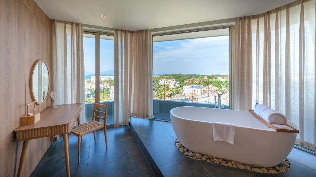 Family Suite with Daily Afternoon tea at VIP Lounge