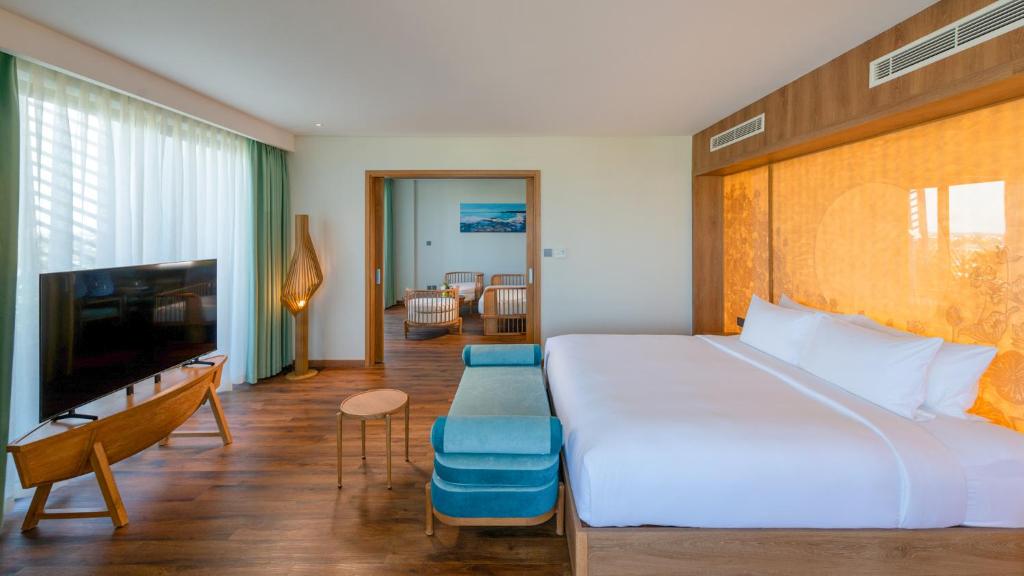 Family Suite with Daily Afternoon tea at VIP Lounge