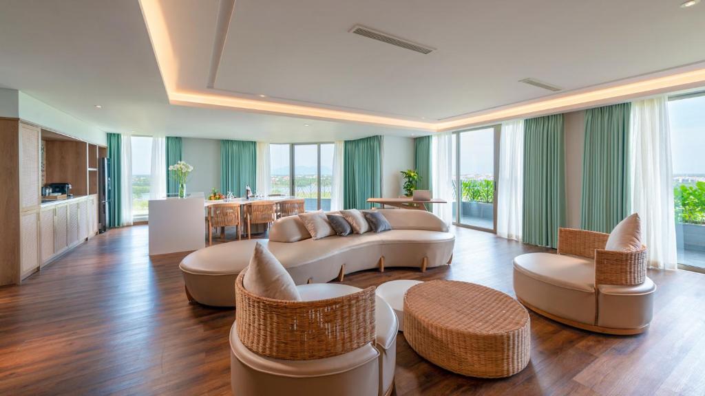 Penthouse with Daily Afternoon tea at VIP Lounge