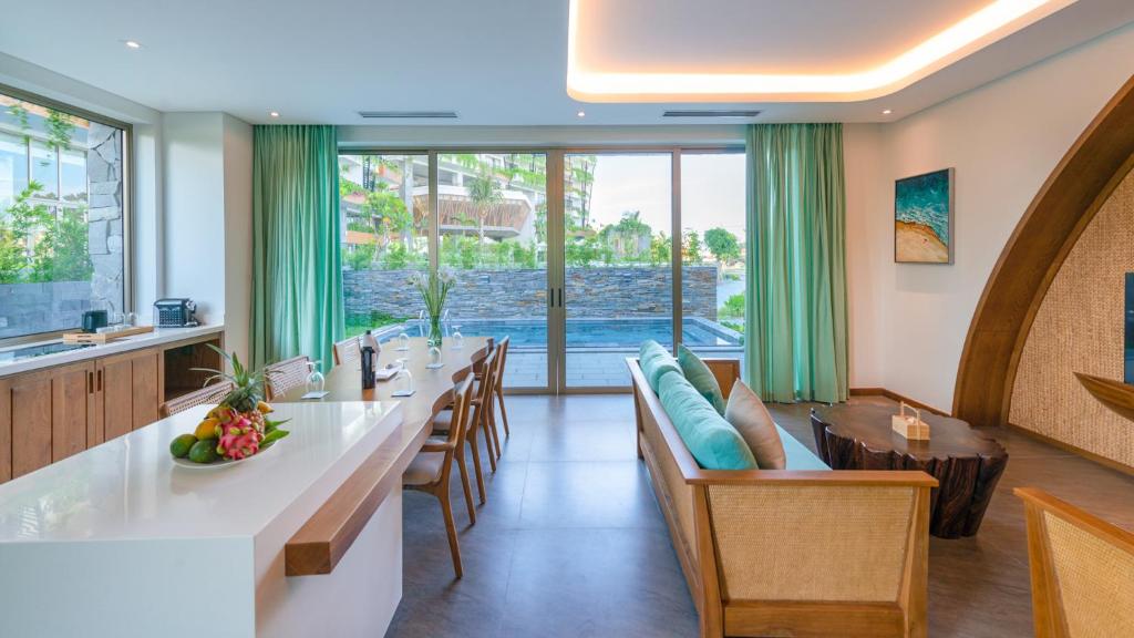 Three-Bedroom Villa with Daily Afternoon tea at VIP Lounge