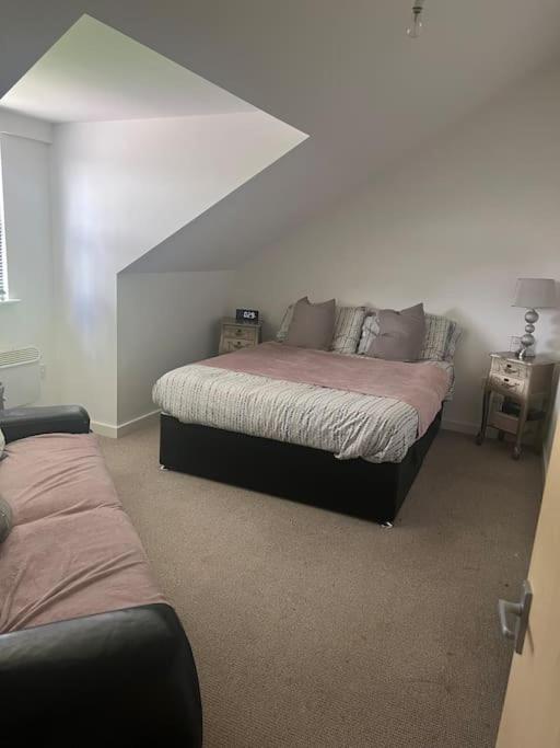 a bedroom with two beds in a room at Just off the m1 and A1 apartment in Hoyland Nether