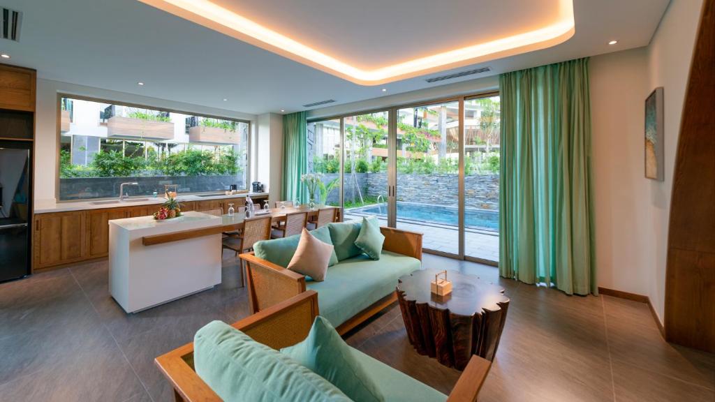 Three-Bedroom Villa with Daily Afternoon tea at VIP Lounge