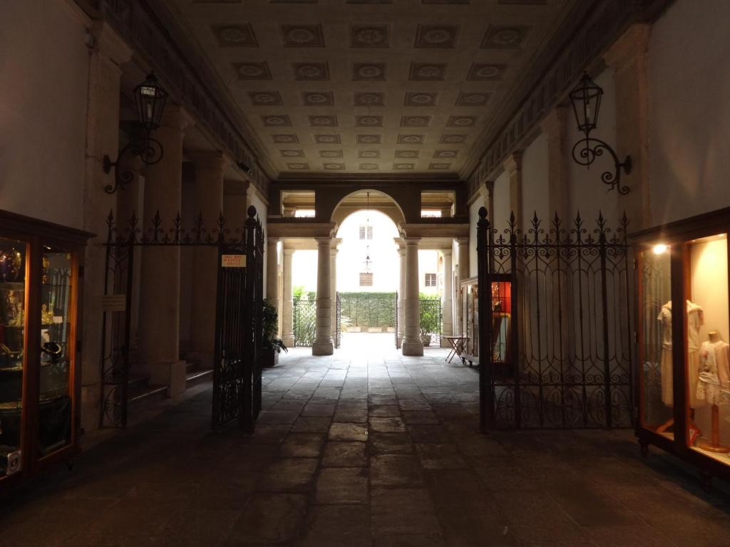 an empty hallway with a gate in a building at Il Cappello Di Giulietta in Verona