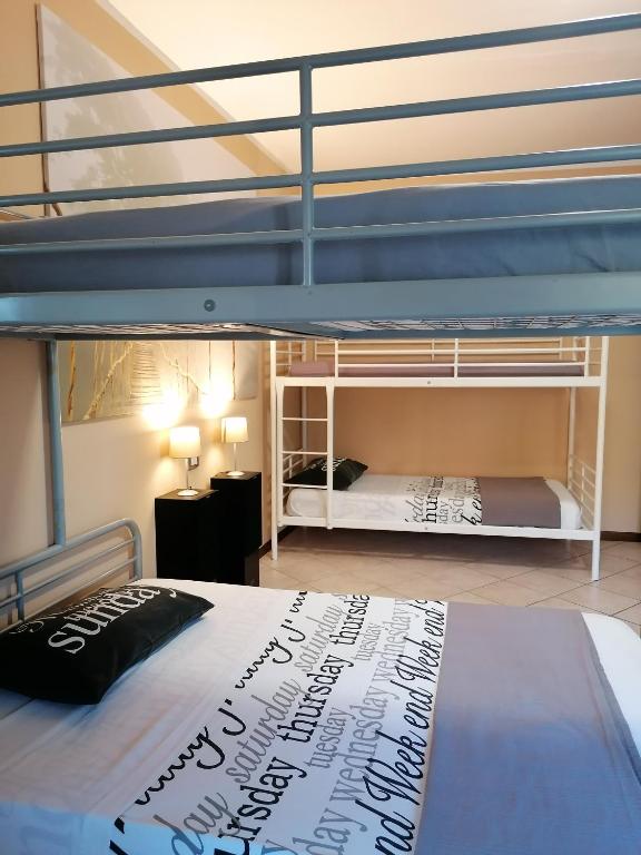 Postel nebo postele na pokoji v ubytování Casa Clelia - Sulla strada per il lago