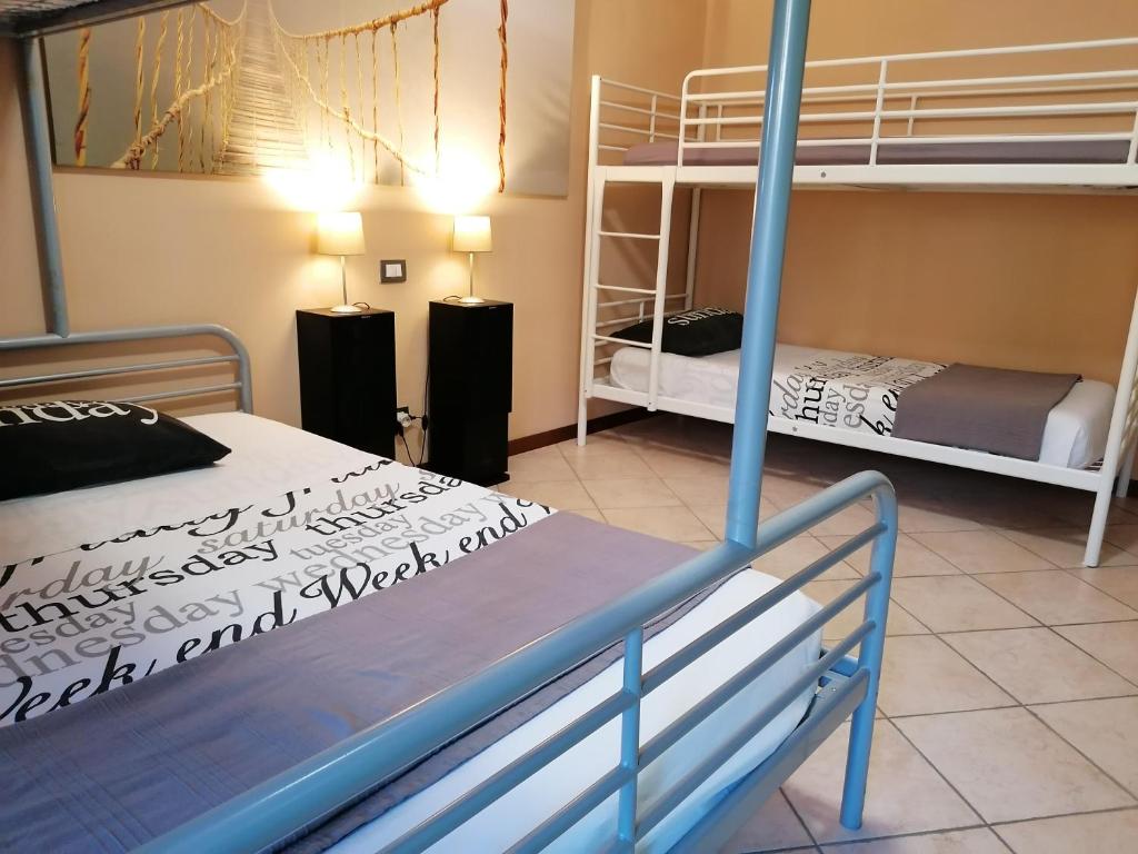 Postel nebo postele na pokoji v ubytování Casa Clelia - Sulla strada per il lago