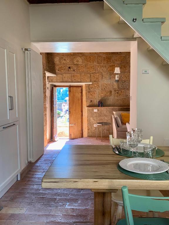 Köök või kööginurk majutusasutuses Civita Secret Lodge