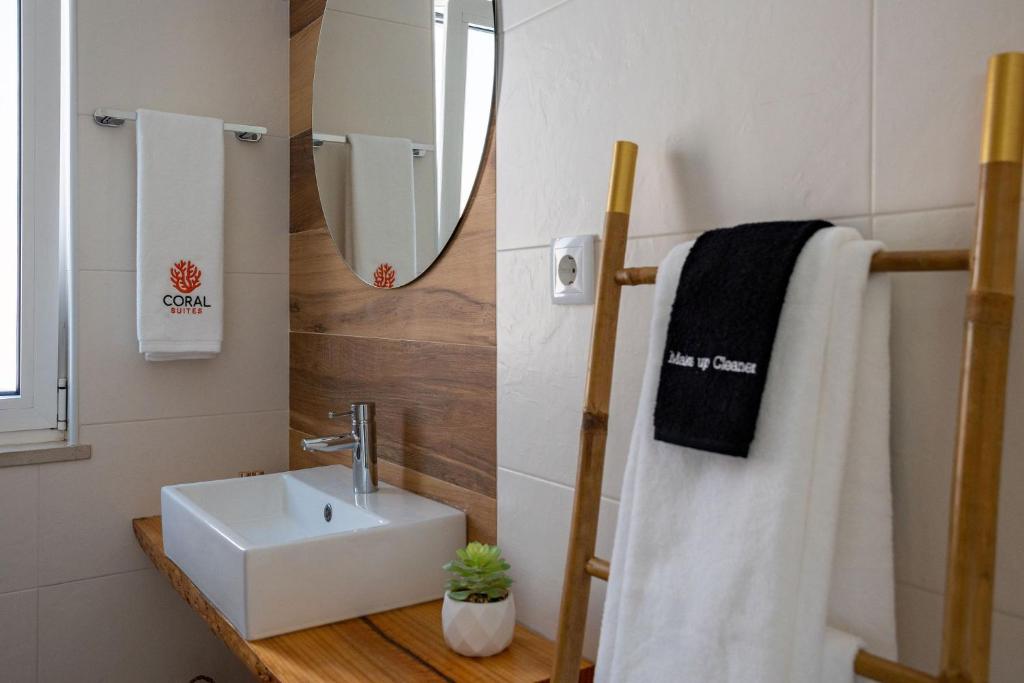 Koupelna v ubytování Coral Boutique Suites