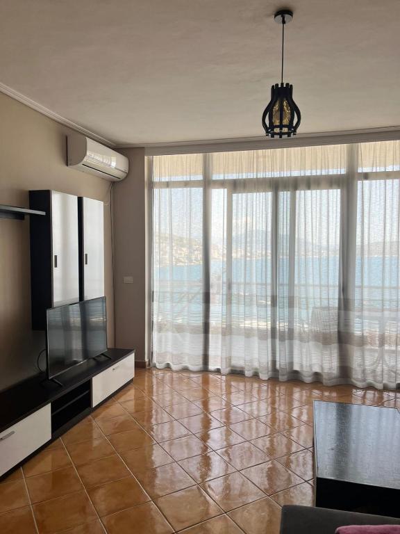 Spacious Sea View Apartment - Imazhi 5