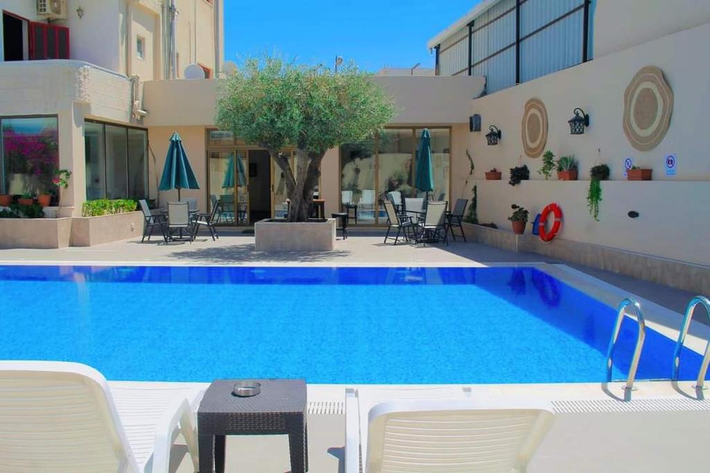 Bazén v ubytování Salome Hotel nebo v jeho okolí