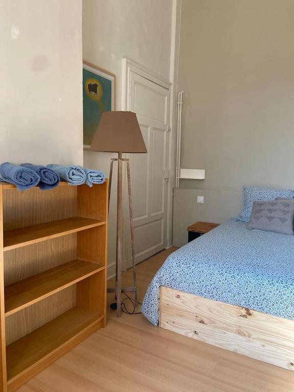 Ein Bett oder Betten in einem Zimmer der Unterkunft NIMES FOULC