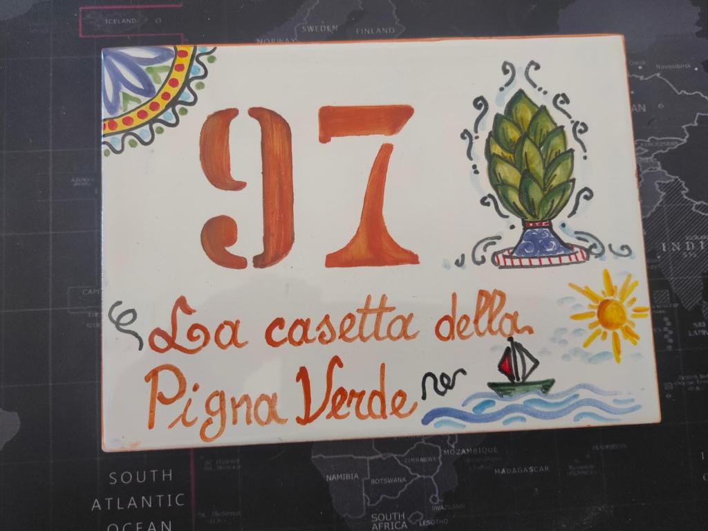 マルサラにあるLa casetta della Pigna Verdeの船のピザジュメイラの看板