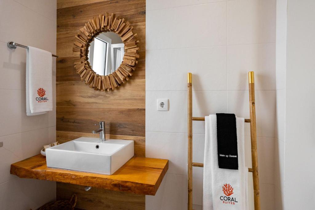 Koupelna v ubytování Coral Boutique Suites