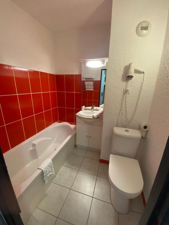Koupelna v ubytování Hôtel Spa L'Ermitage