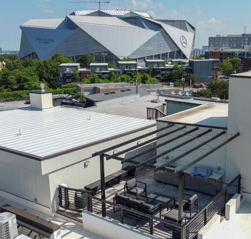 a view of the roof of a building with a pool at Loft condo w parking & patio Apt 101 in Atlanta