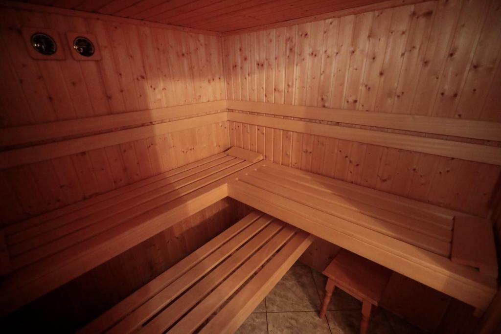 Fotografie z fotogalerie ubytování Goldhouse - Sauna, Whirlpool, Switch, Darts & mehr v destinaci Andernach