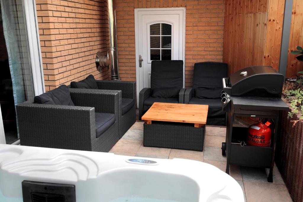 Posezení v ubytování Goldhouse - Sauna, Whirlpool, Switch, Darts & mehr