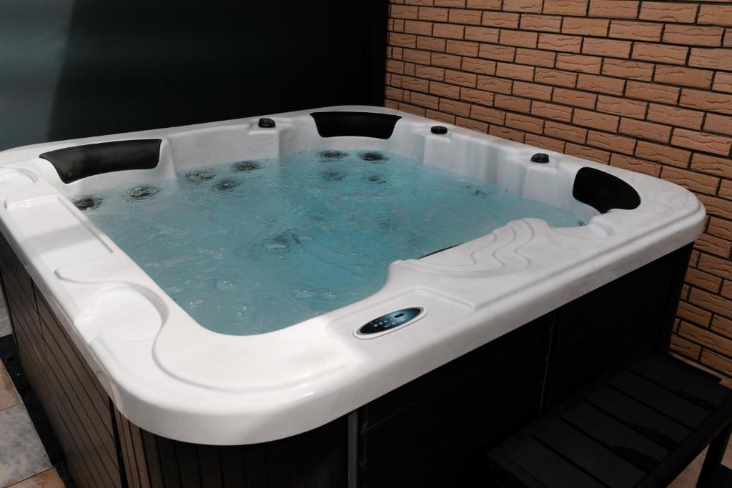 Fotografie z fotogalerie ubytování Goldhouse - Sauna, Whirlpool, Switch, Darts & mehr v destinaci Andernach