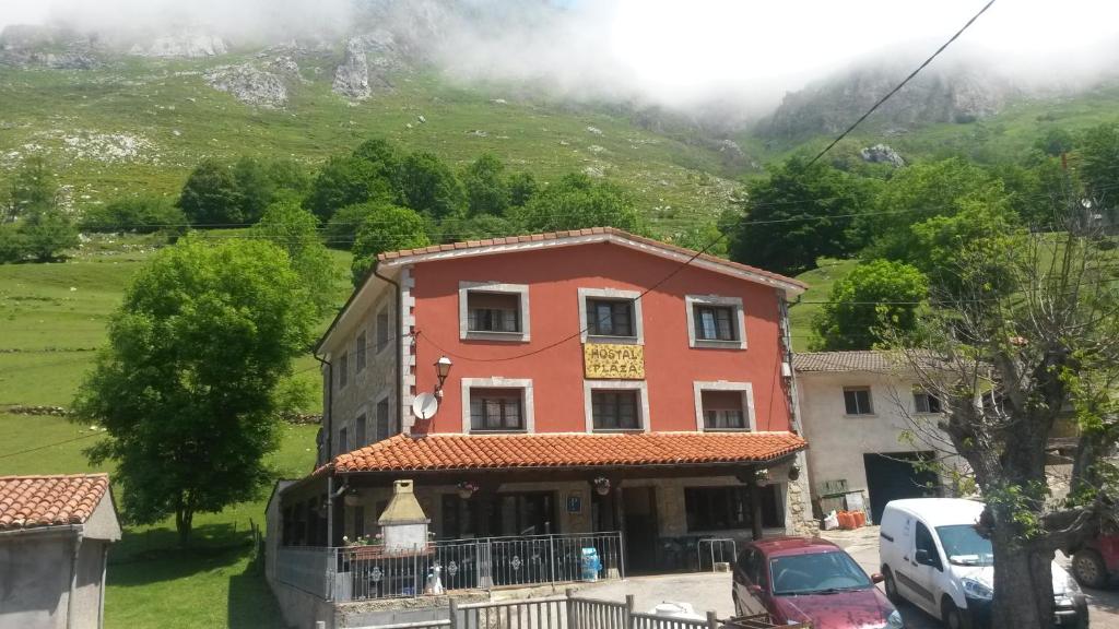 Hostales o pensiones Hostal La Plaza en Tielve, Asturias