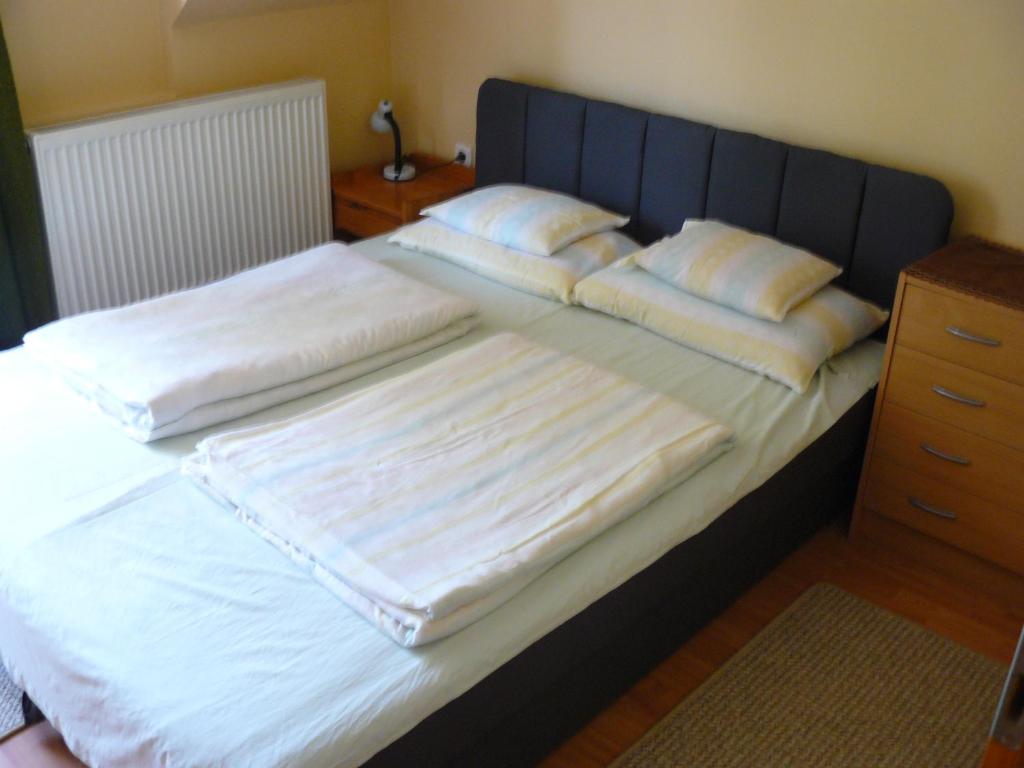 Hejő Apartman - Tweepersoonskamer Met Extra Bed