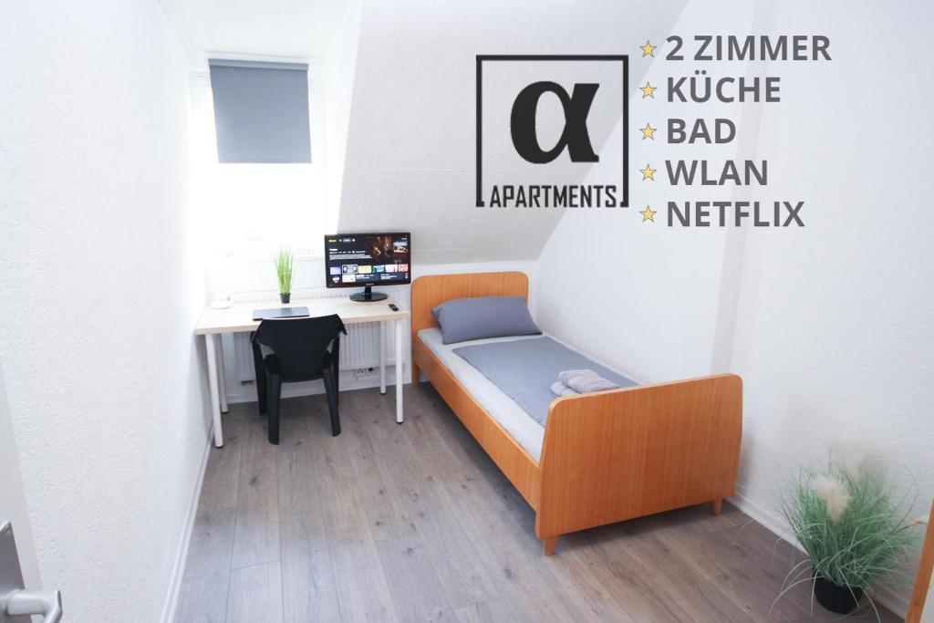 シュトゥットガルトにあるALFA 2 Zimmer Apartment Mitarbeiter Monteure nahe Daimler Küche Netflix INET WMのベッド、デスク、コンピュータが備わる客室です。