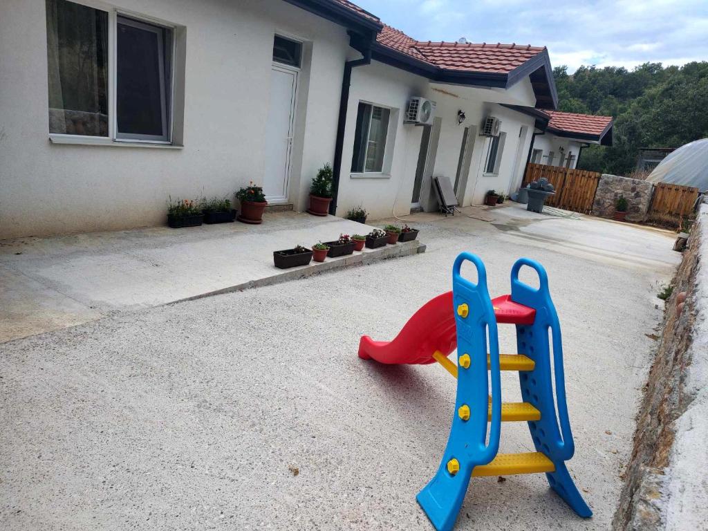 Lesnovo House Tomevski - Apartment With Garden View