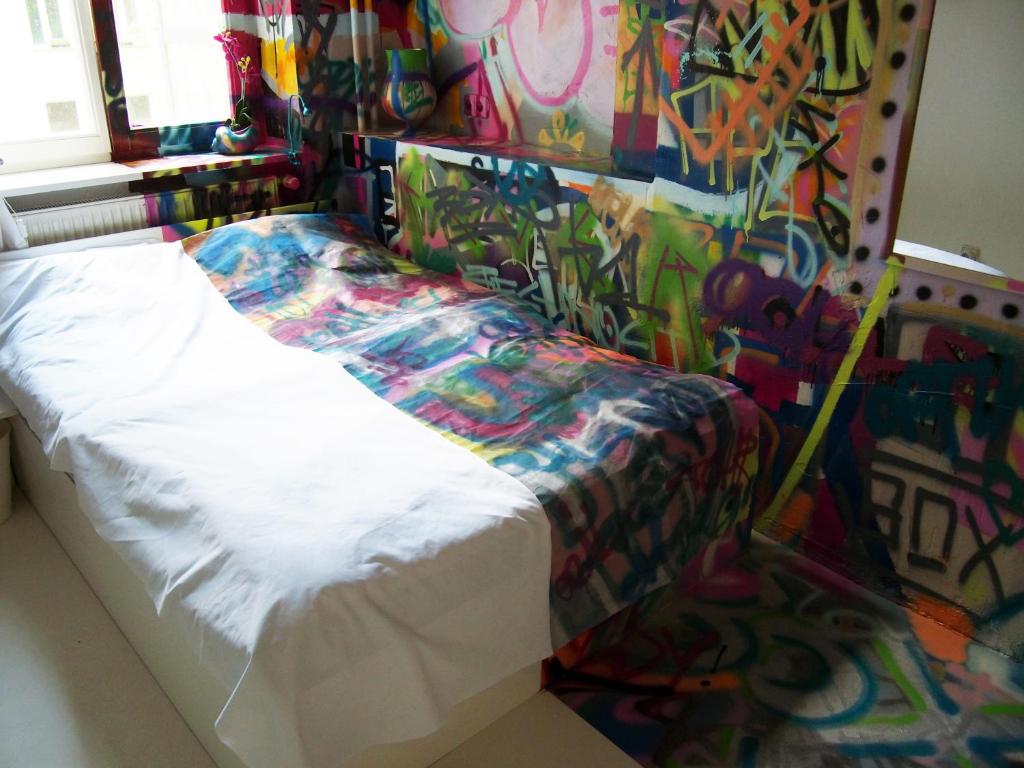 Box61 Art Concept Flat, آژانس هواپیمایی آسمان سپید