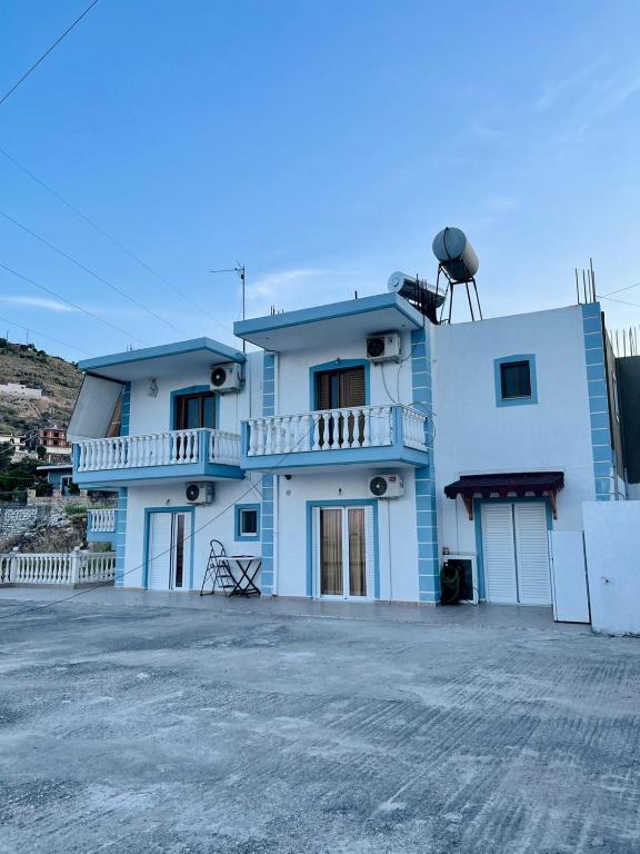 Vila Arjan Piro