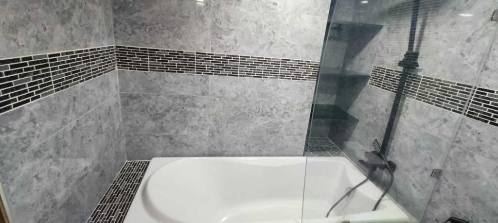 Omni Tower Nana Bangkok - Serviced Apartment on Sukhumvit Soi 4 - Resim 15