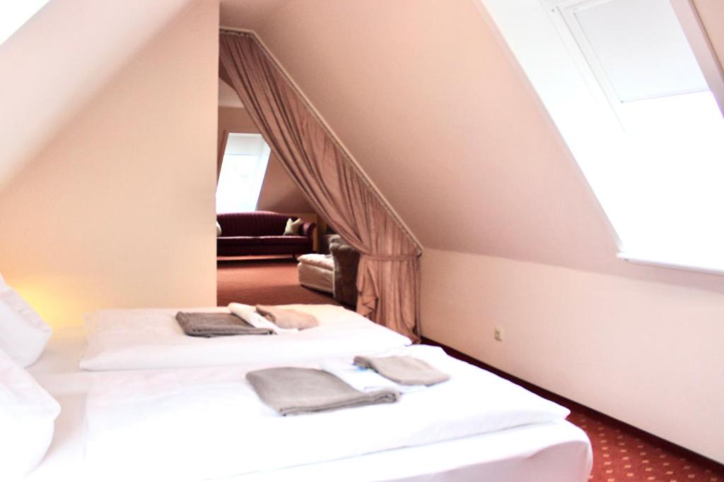 Hotel Seerose Bad Malente - Family Room With Lake View