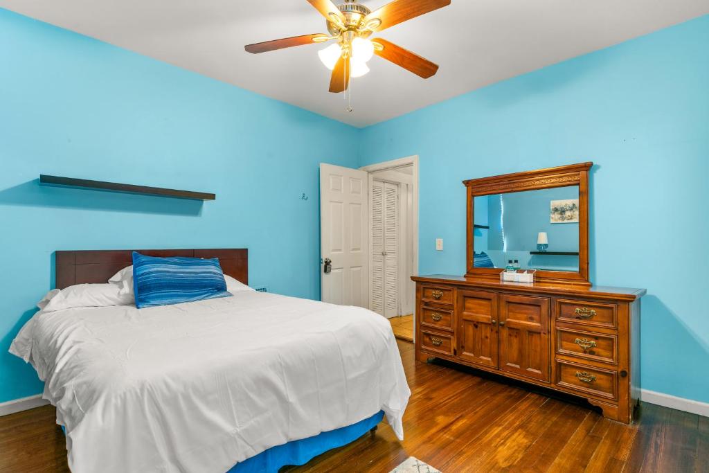 a bedroom with a bed and a mirror and a ceiling fan at The Blue Room near Yale Hospital/Bridgeport in Bridgeport